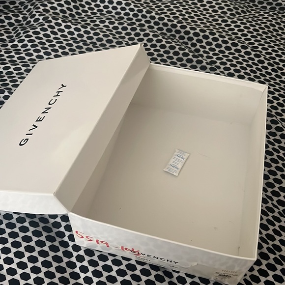Givenchy shoe box only in perfect condition - Picture 3 of 4